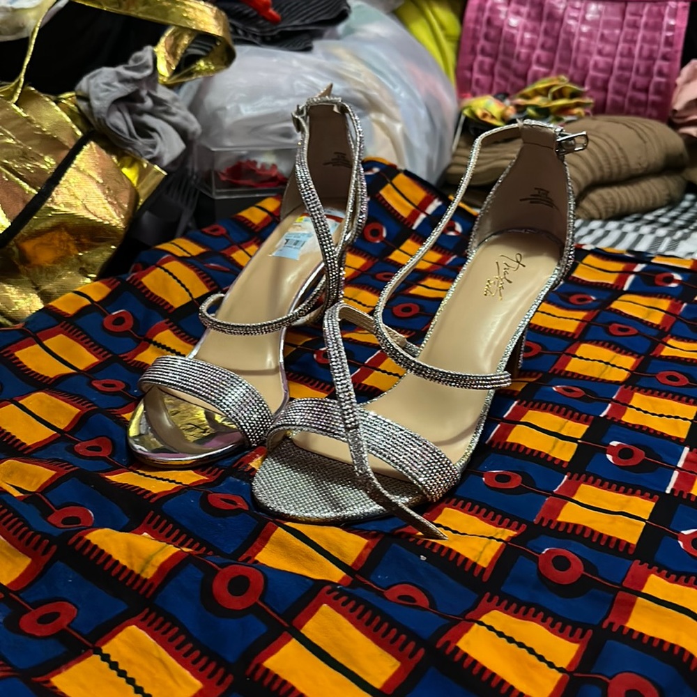 Thalia Sodi cross over heels silver size 8 1/2